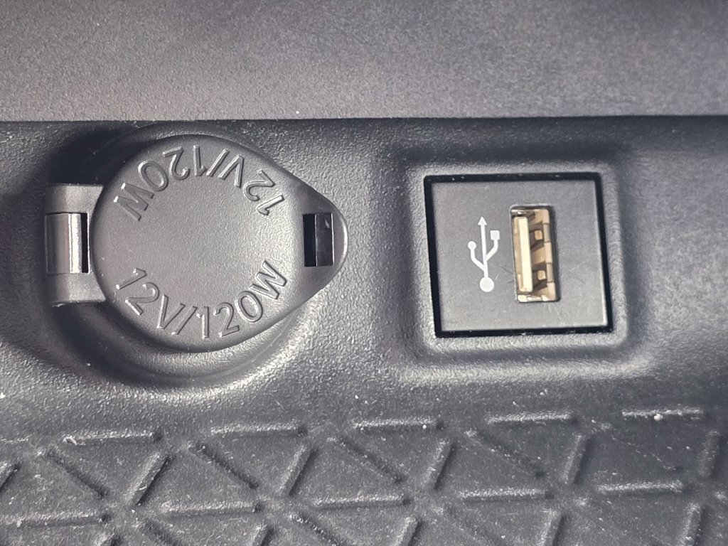 Used 2025 Toyota RAV4 LE AWD/4WD image 28