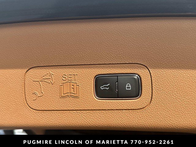 Used 2023 Lincoln Aviator Black Label w/ Class IV Trailer Tow Package AWD/4WD image 21