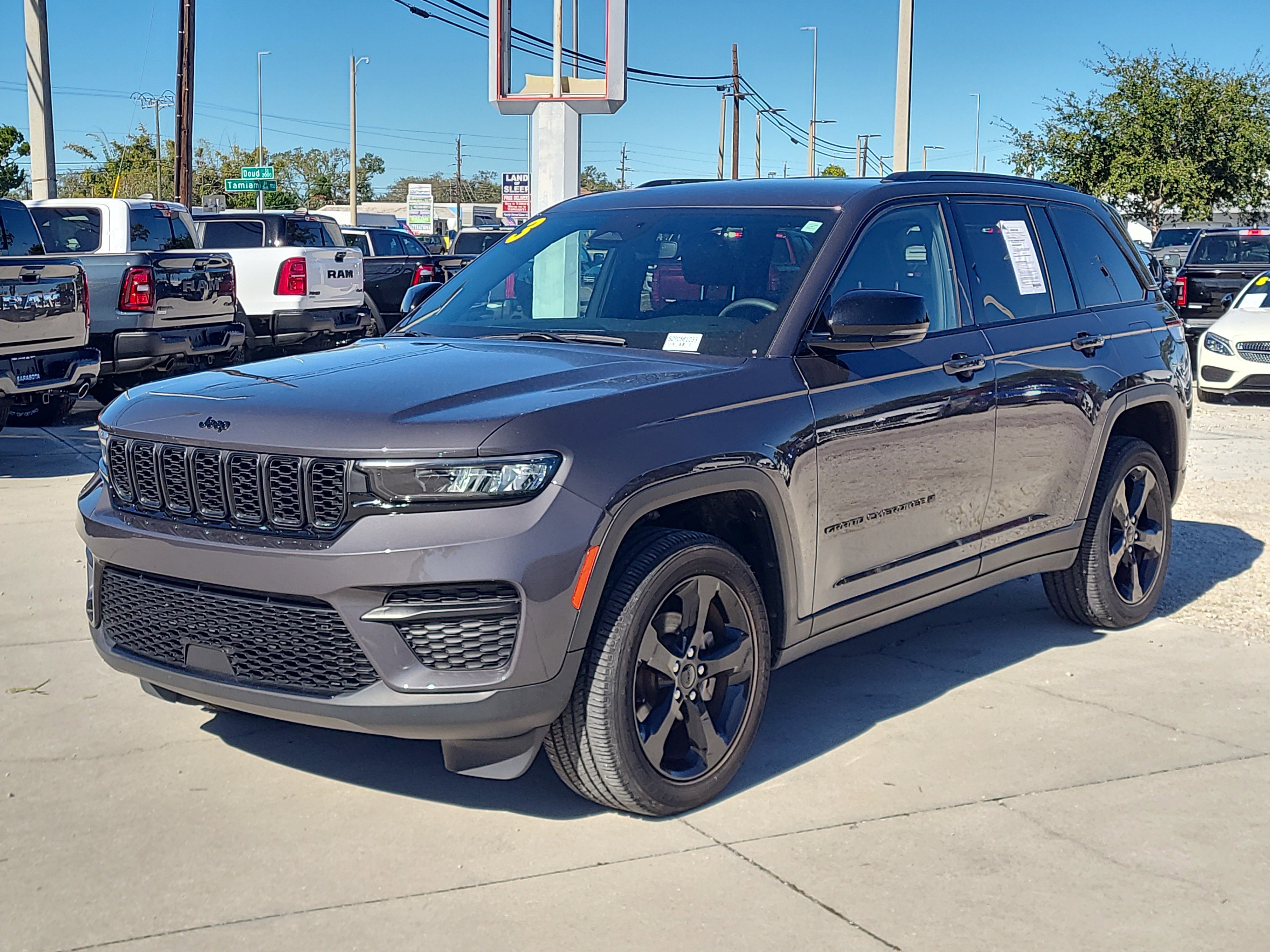 Used 2023 Jeep Grand Cherokee Altitude video 2