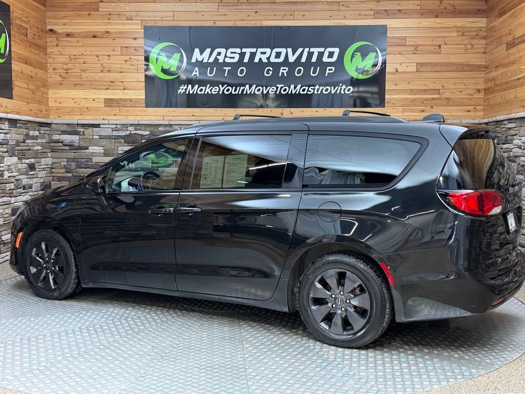 Used 2020 Chrysler Pacifica Touring-L w/ S Appearance Package FWD image 12
