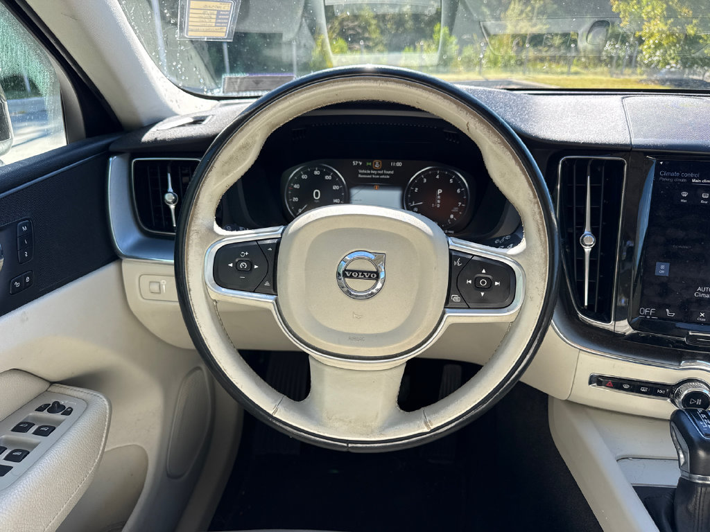 Used 2018 Volvo XC60 T6 Momentum w/ Advanced Package AWD/4WD image 19