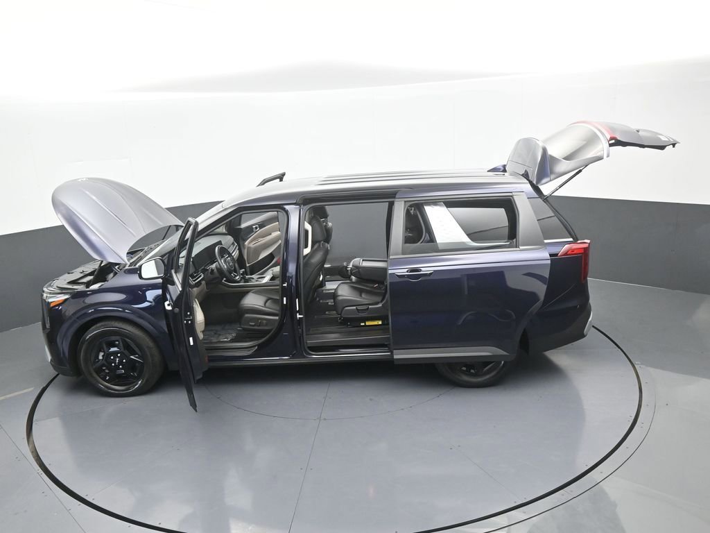 Used 2025 Kia Carnival image 69
