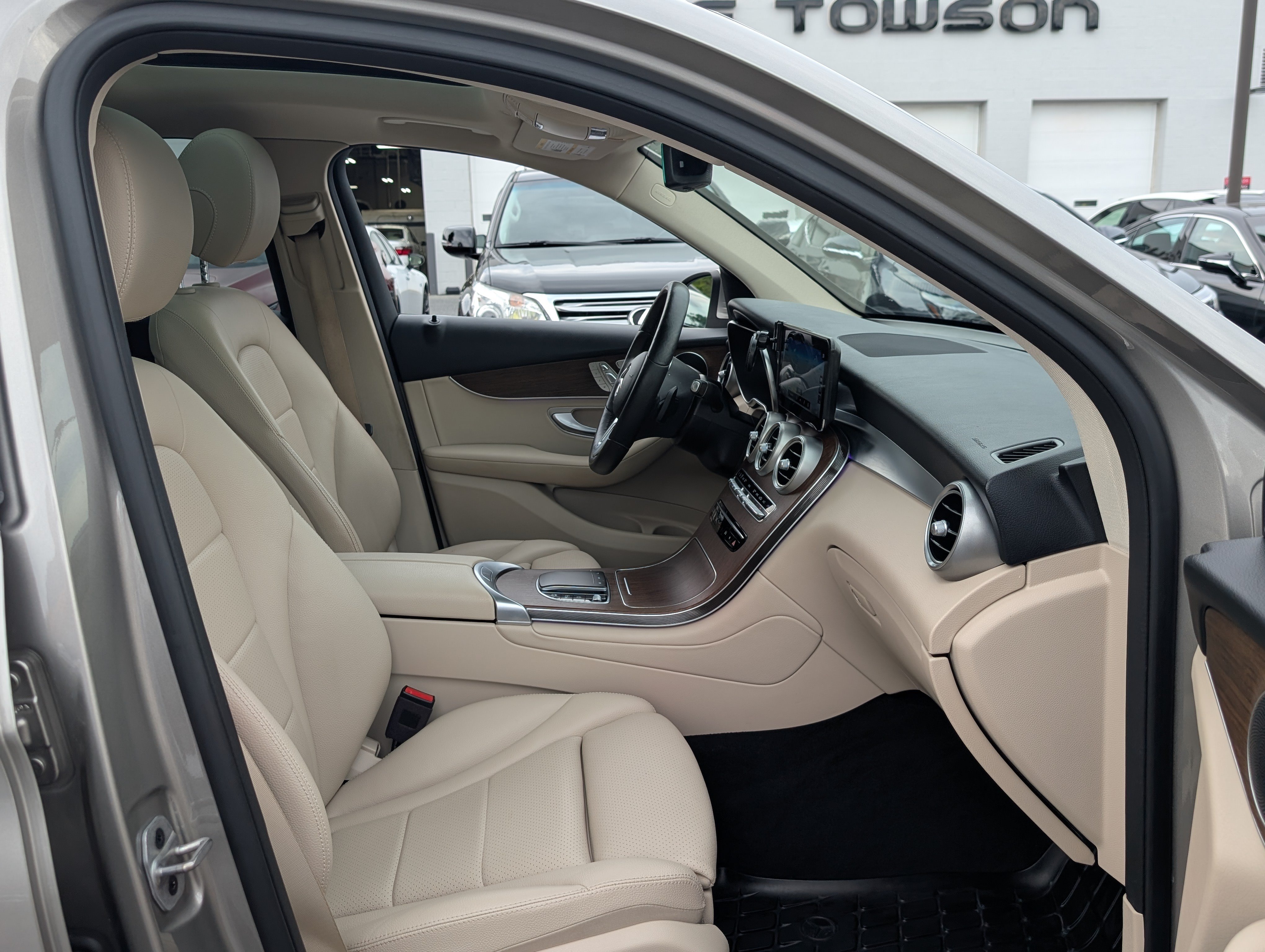Used 2021 Mercedes-Benz GLC 300 4MATIC image 11