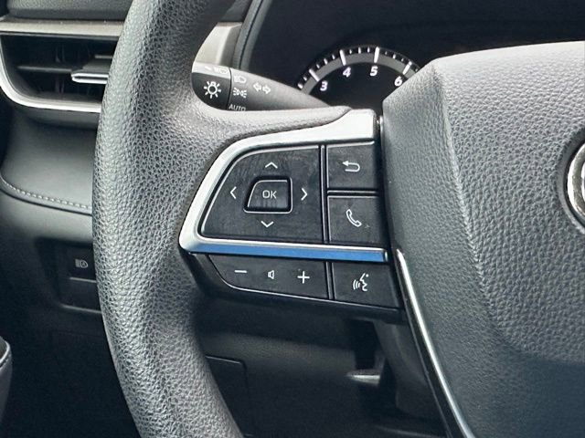 Used 2021 Toyota Highlander L image 38