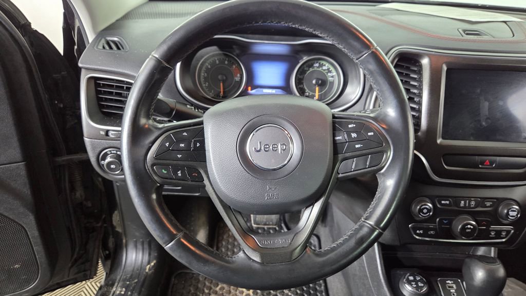 Used 2020 Jeep Cherokee Trailhawk AWD/4WD image 20