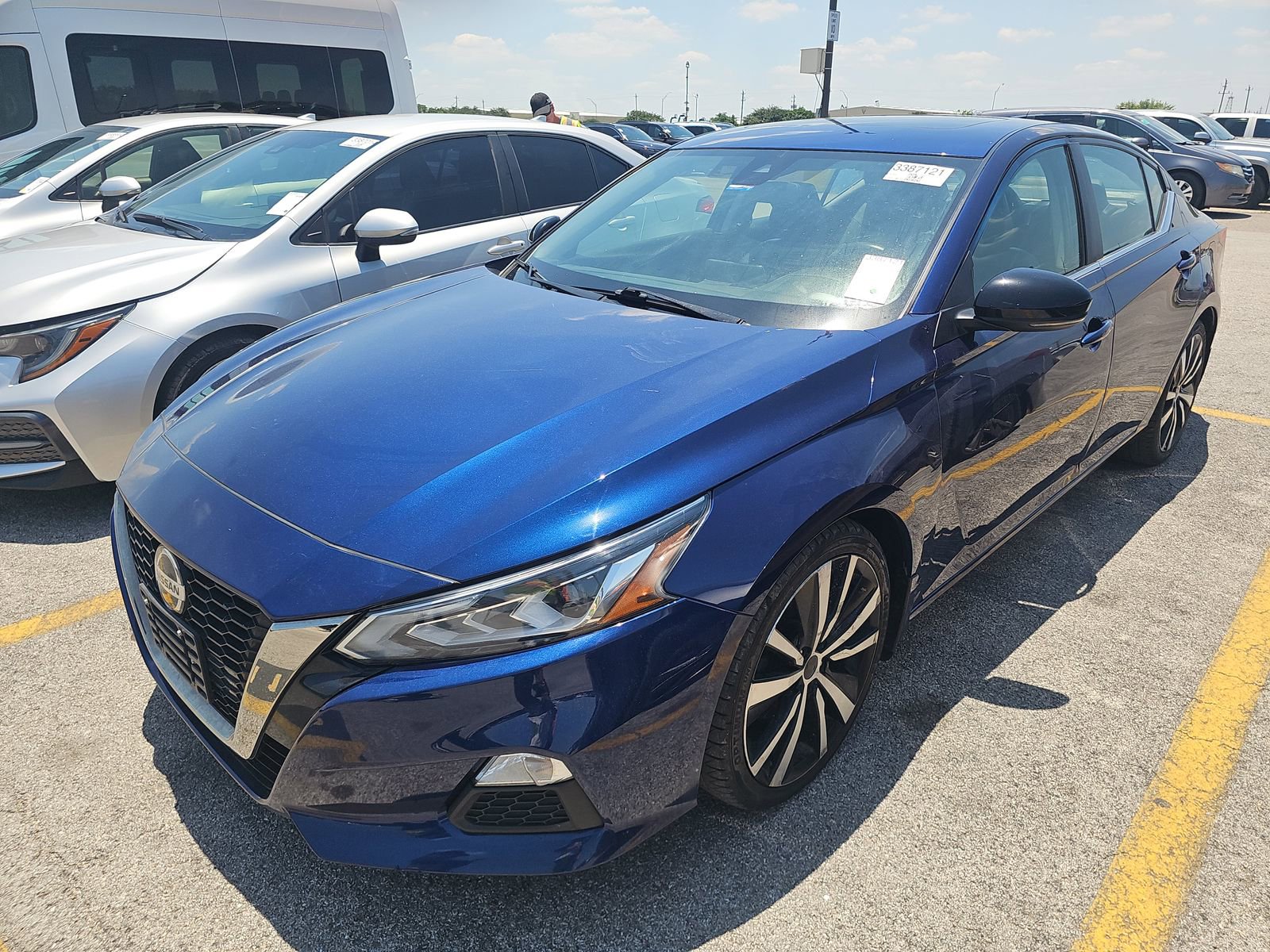 Used 2022 Nissan Altima 2.0 SR FWD image 2