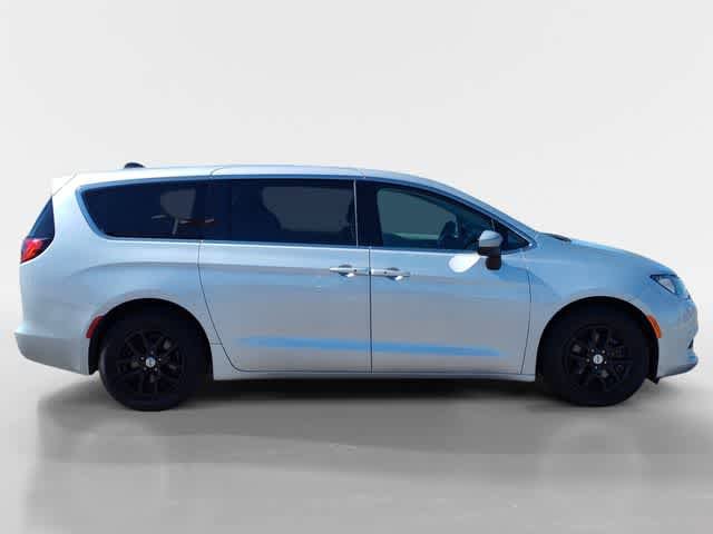 Used 2023 Chrysler Voyager LX image 6