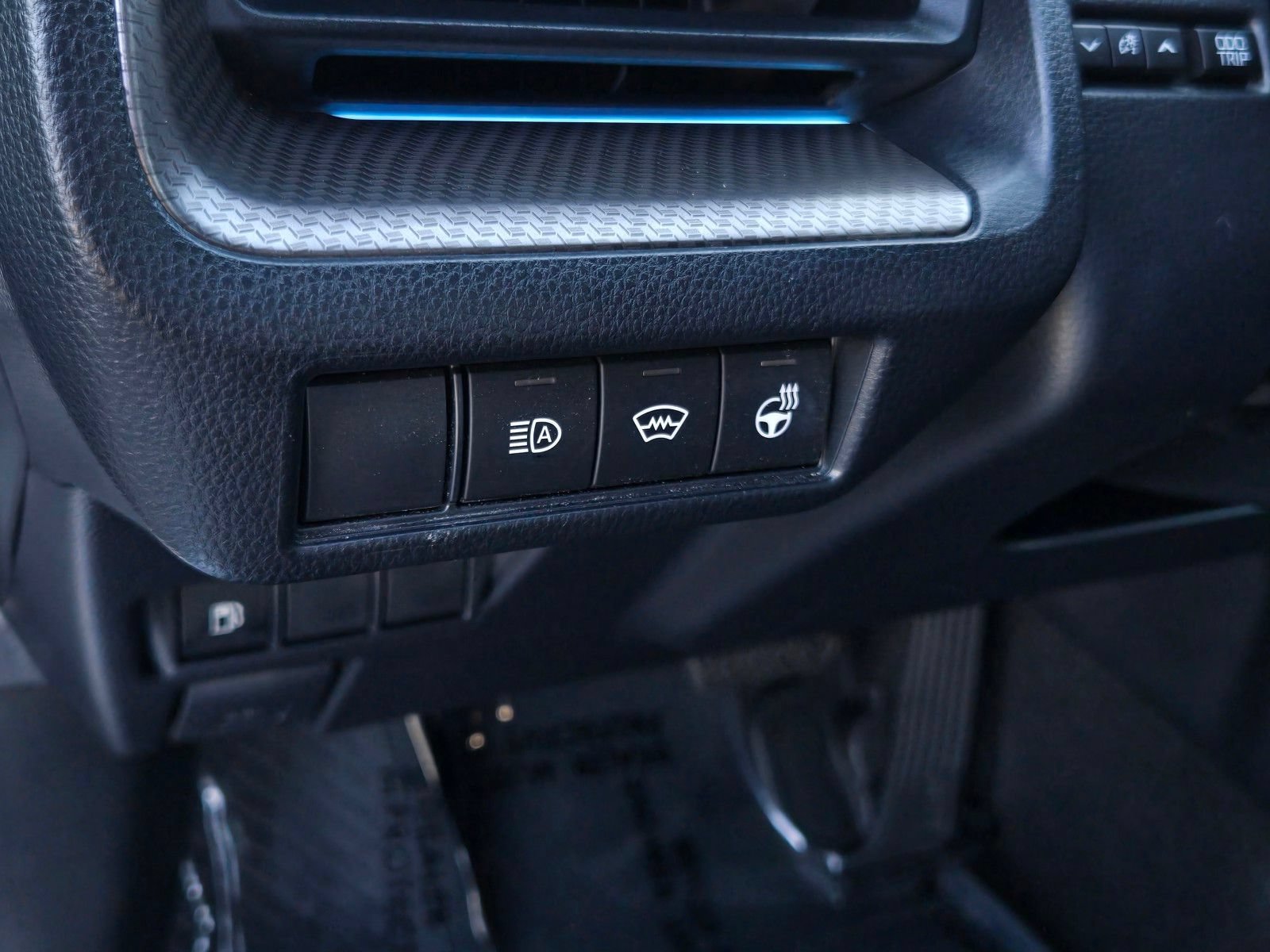 Certified 2025 Toyota Prius XLE FWD image 17