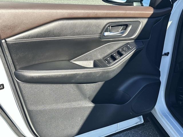 Used 2023 Nissan Rogue SV w/ SV Premium B Package image 13