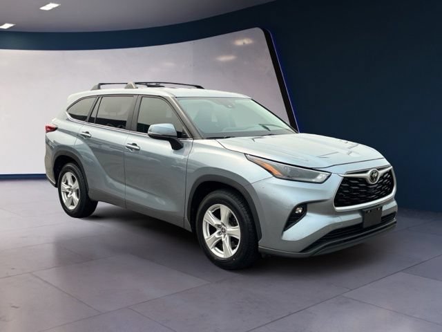 Used 2023 Toyota Highlander LE FWD image 7