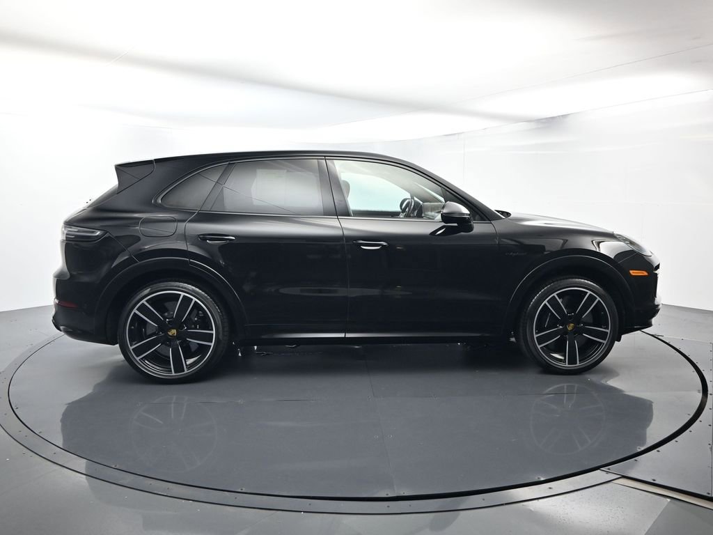 Certified 2022 Porsche Cayenne Turbo S AWD/4WD image 16