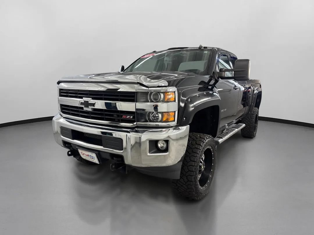 Used 2015 Chevrolet Silverado 2500 LT w/ LT Convenience Package AWD/4WD image 4