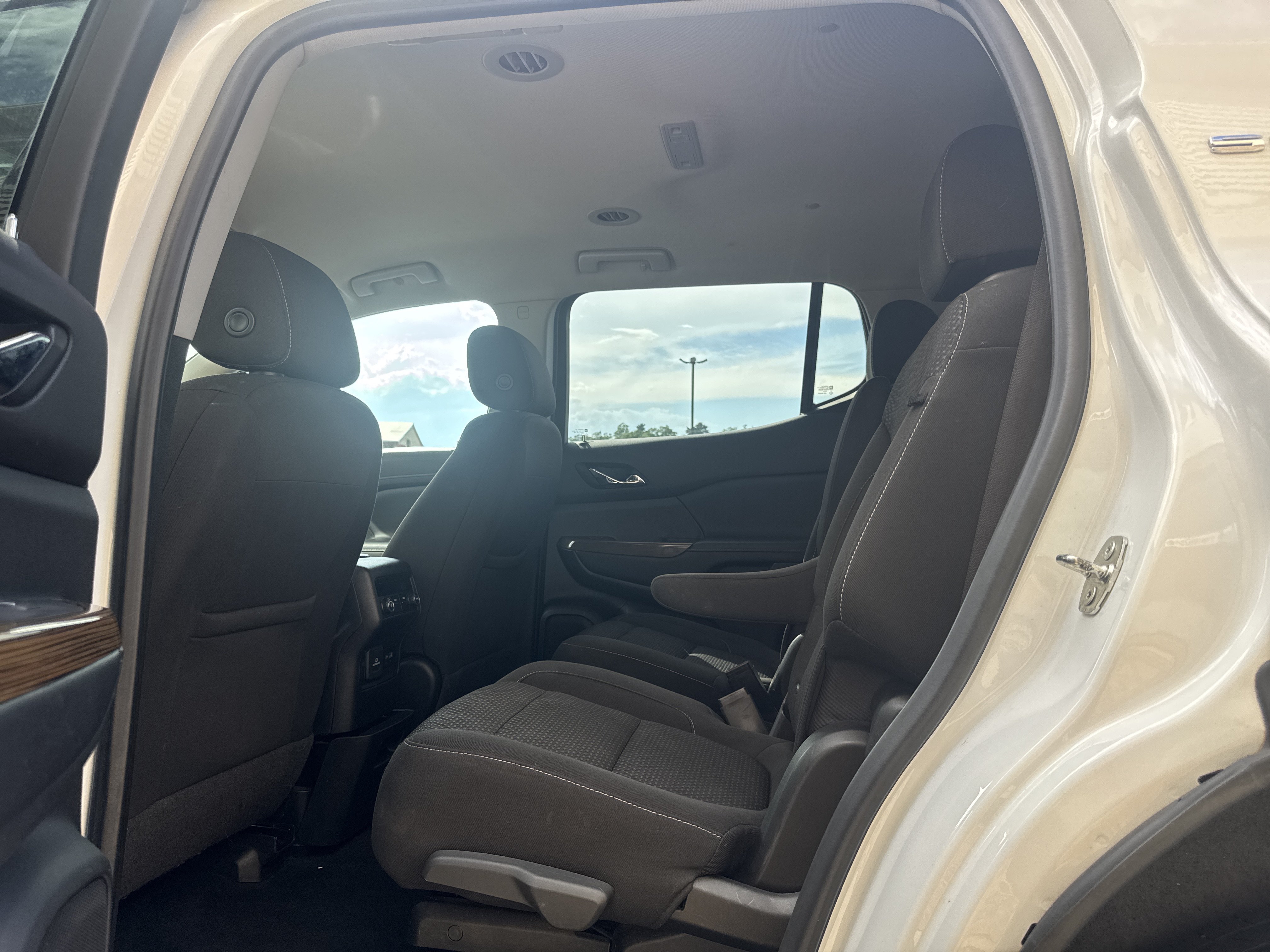 Used 2020 GMC Acadia SLE w/ Driver Convenience Package FWD image 10