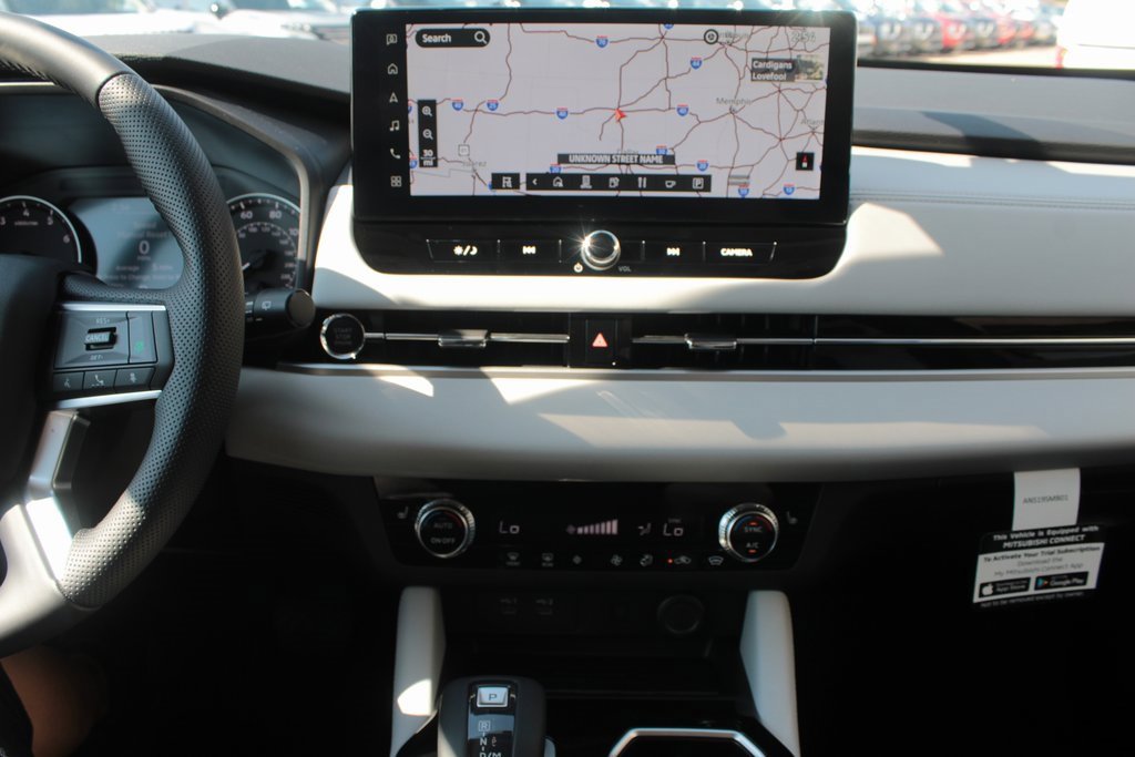 New 2025 Mitsubishi Outlander SE image 17