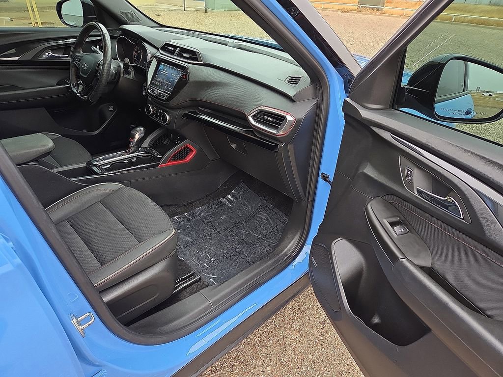 Used 2023 Chevrolet TrailBlazer RS w/ Sun and Liftgate Package image 13
