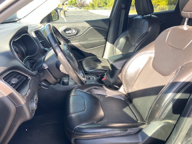 Used 2021 Jeep Cherokee Latitude Plus AWD/4WD image 18