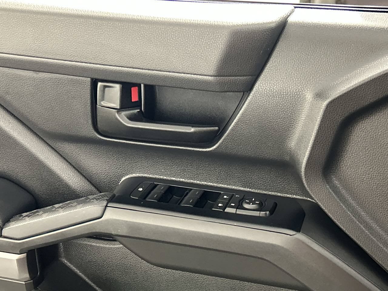 Used 2025 Toyota Tacoma SR5 AWD/4WD image 19
