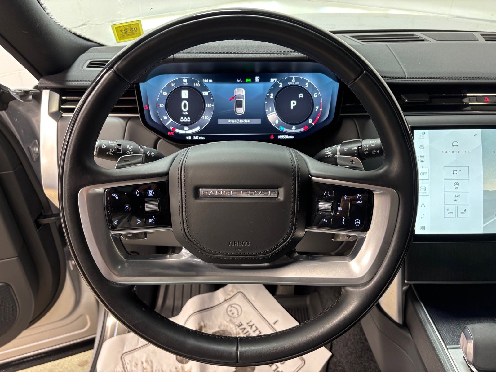 Used 2025 Land Rover Range Rover SE AWD/4WD image 18