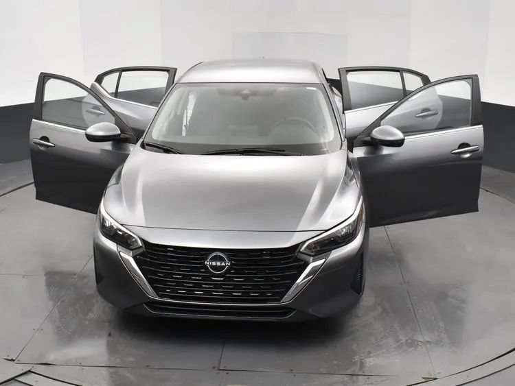 Used 2025 Nissan Sentra SV FWD image 10