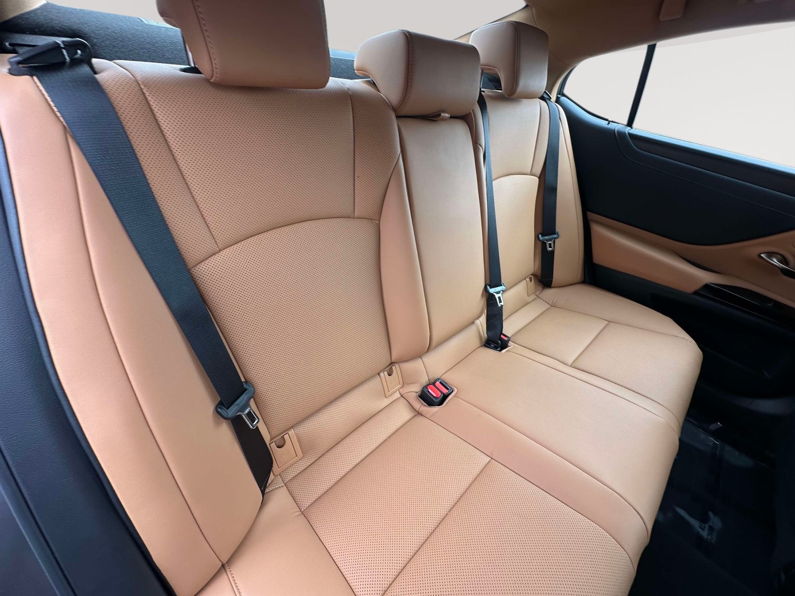 Used 2025 Lexus ES 300h w/ Premium Package FWD image 31