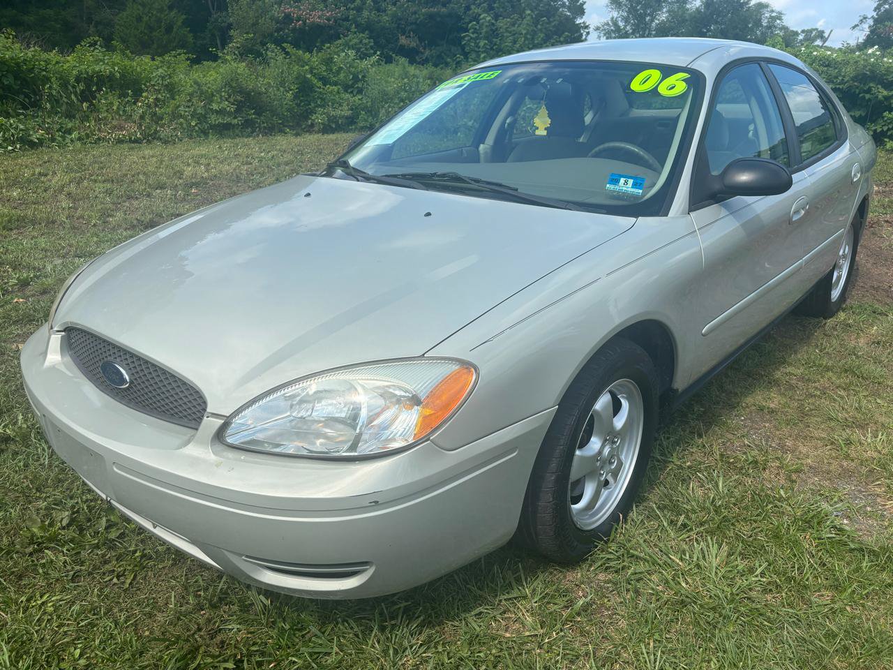 Used 2006 Ford Taurus SE FWD image 1