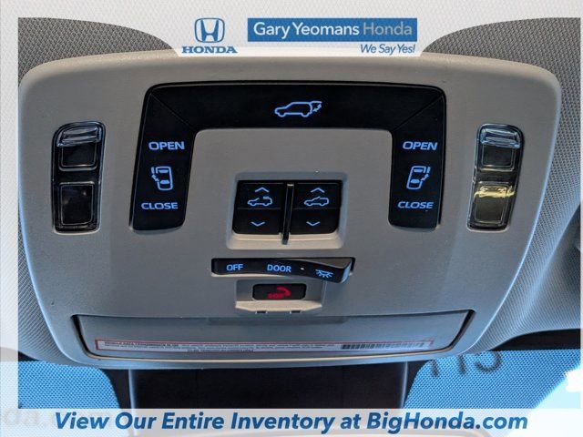Used 2023 Toyota Sienna XLE image 32