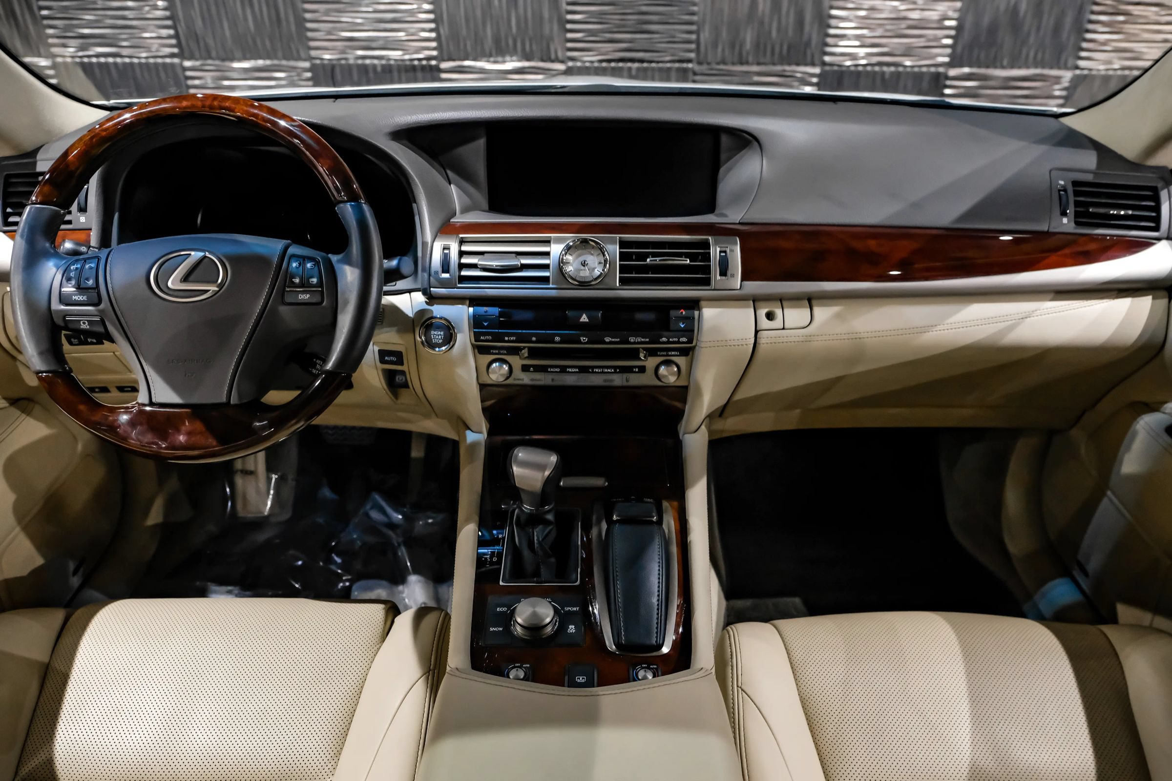 Used 2015 Lexus LS 460 L RWD image 11