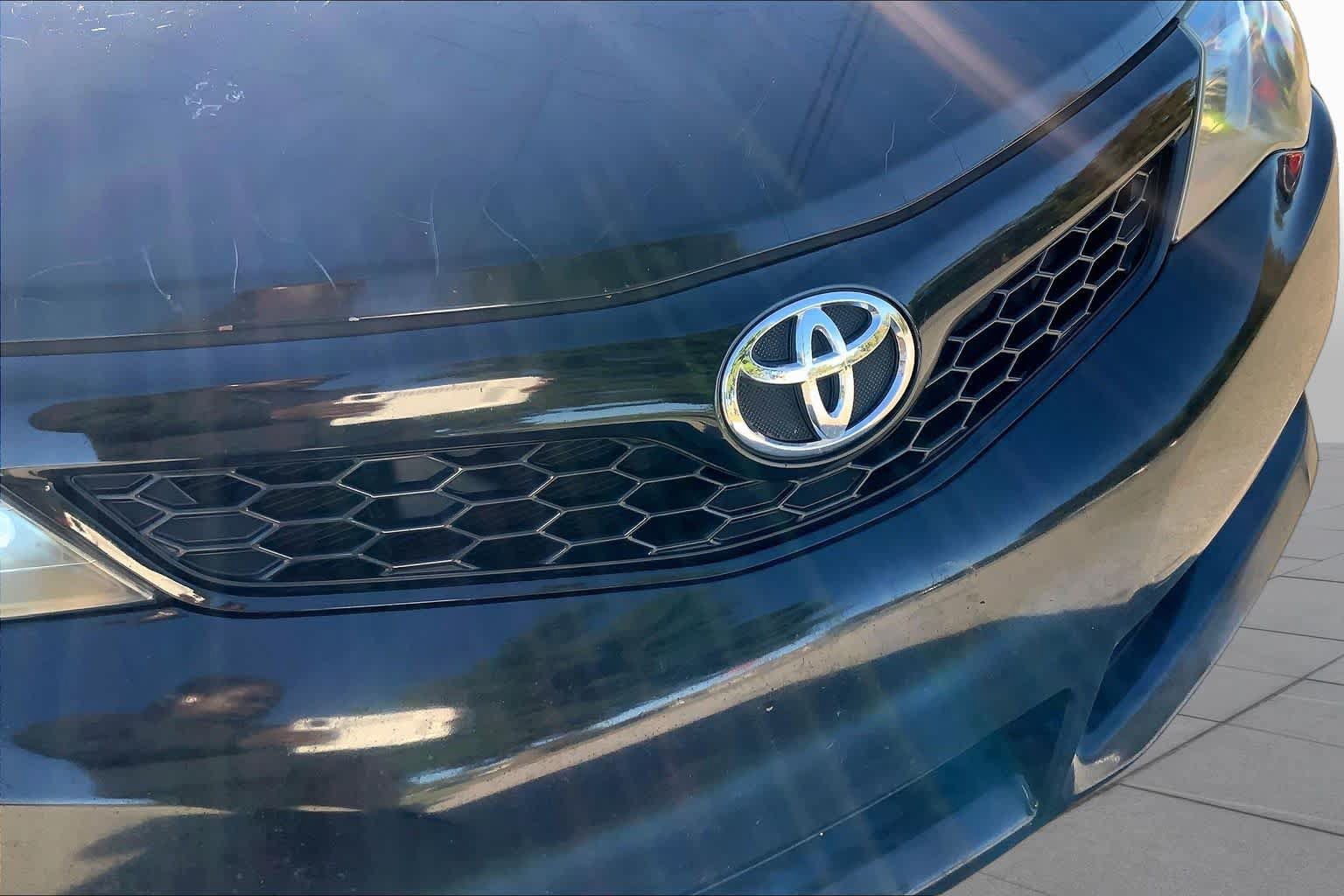 Used 2013 Toyota Camry SE FWD image 27
