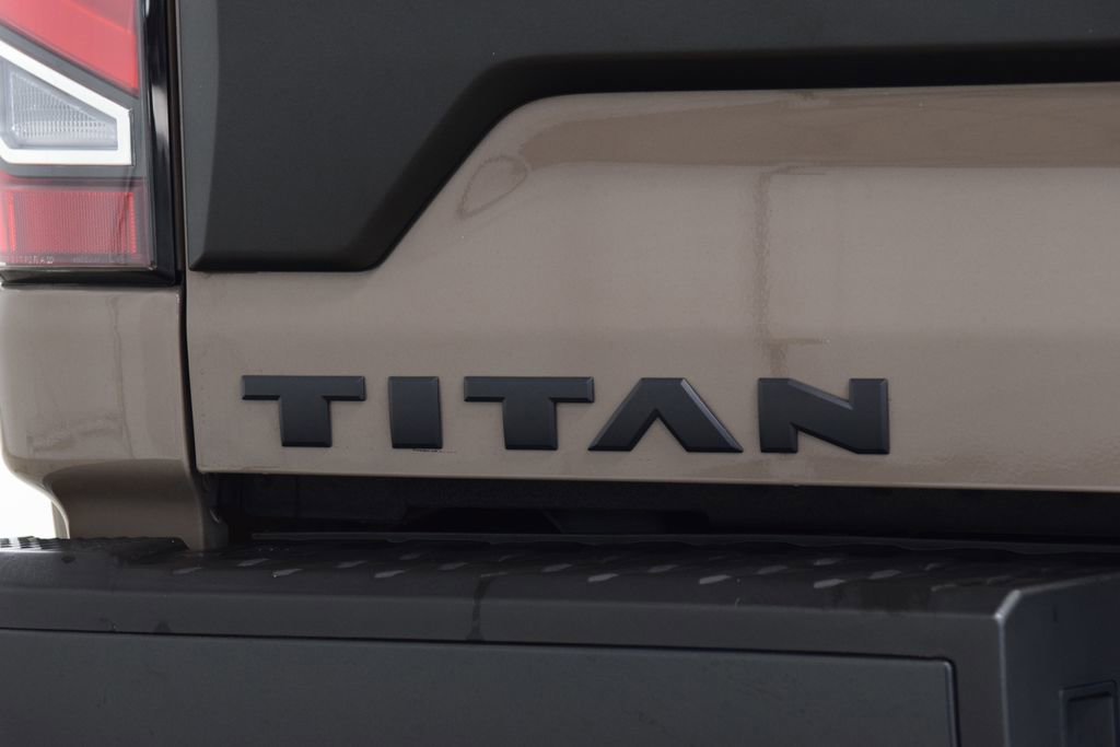 Used 2024 Nissan Titan PRO-4X w/ Pro-4x Convenience Package image 19
