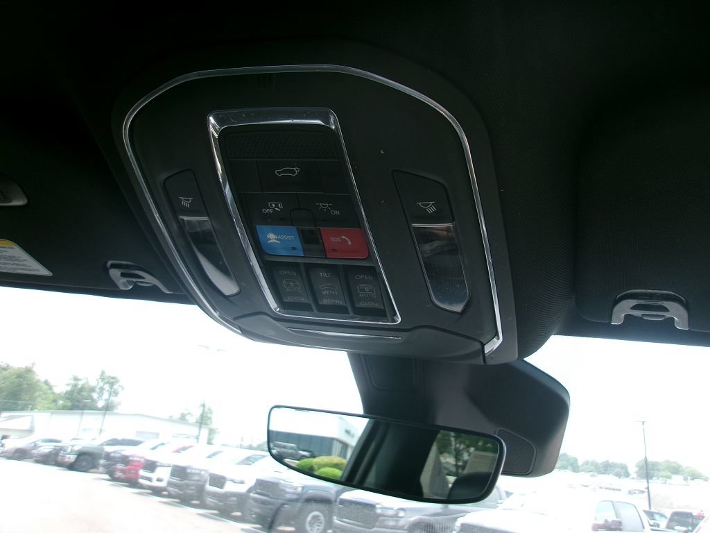 Certified 2024 Jeep Wagoneer L Series II AWD/4WD image 21