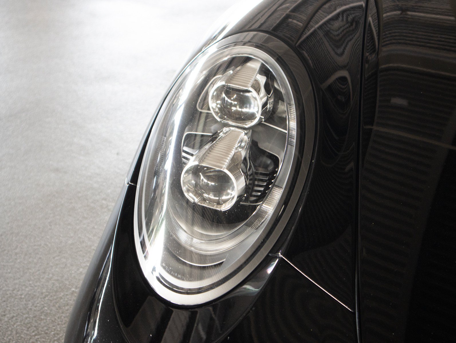 Certified 2018 Porsche 911 Carrera T RWD image 34