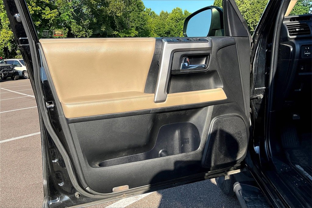 Used 2018 Toyota 4Runner SR5 Premium image 23