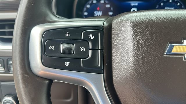 Used 2024 Chevrolet Suburban LT RWD image 16