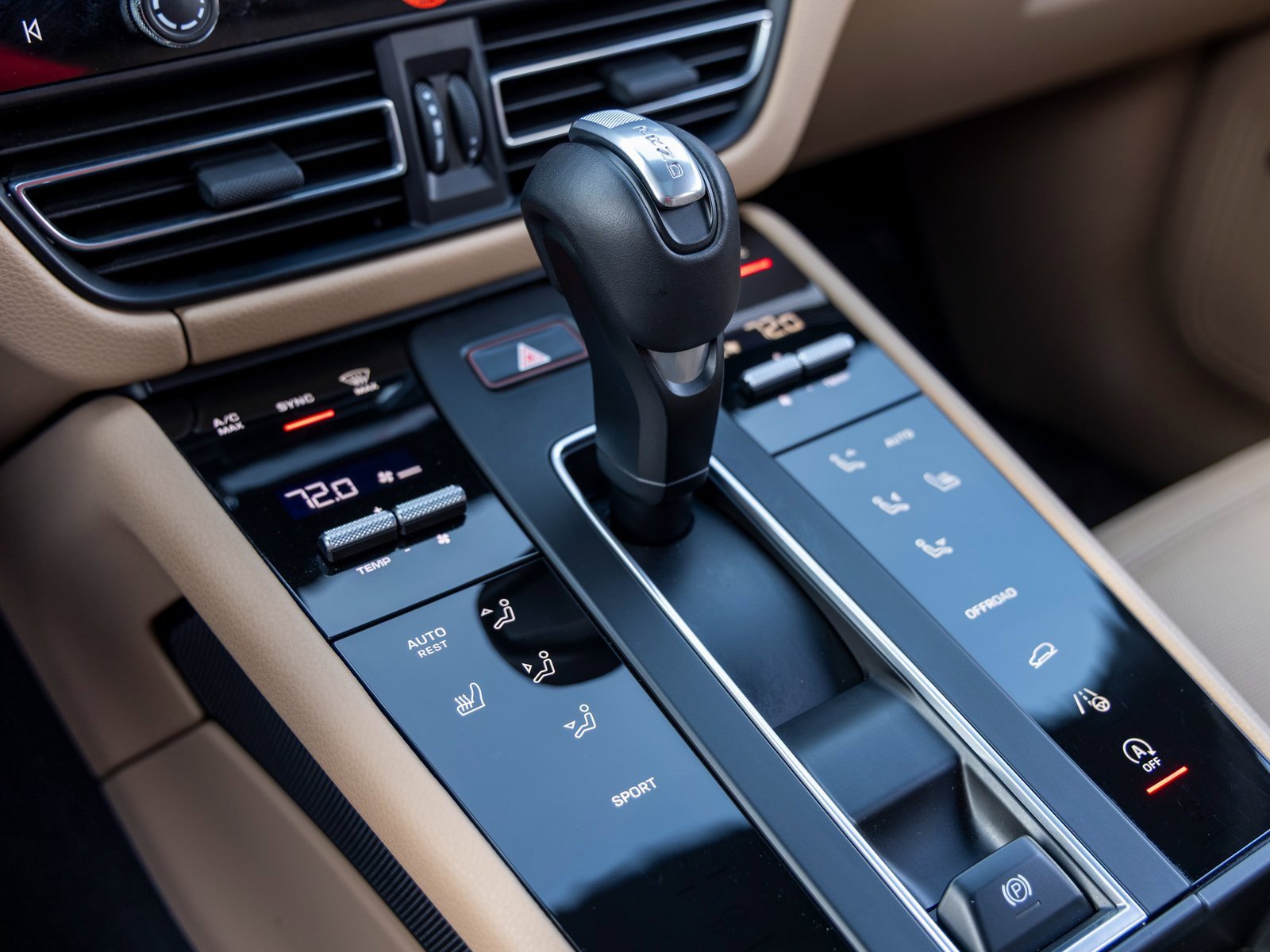 Certified 2025 Porsche Macan image 36