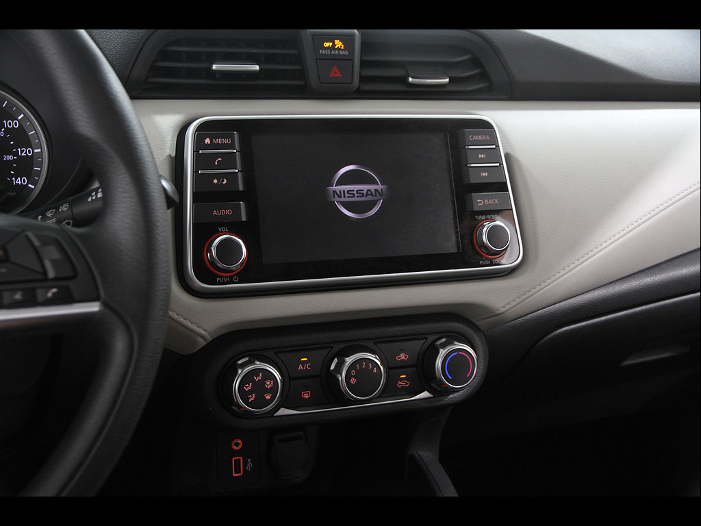 Used 2021 Nissan Versa SV FWD image 9