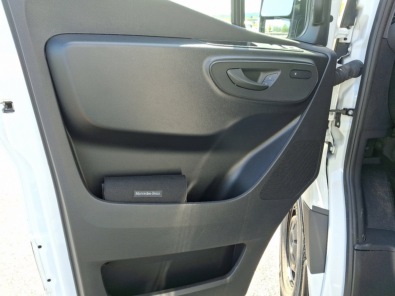 Used 2025 Mercedes-Benz Sprinter 2500 image 13