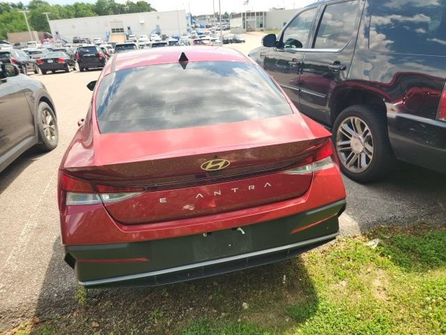 Used 2024 Hyundai Elantra SEL FWD image 7