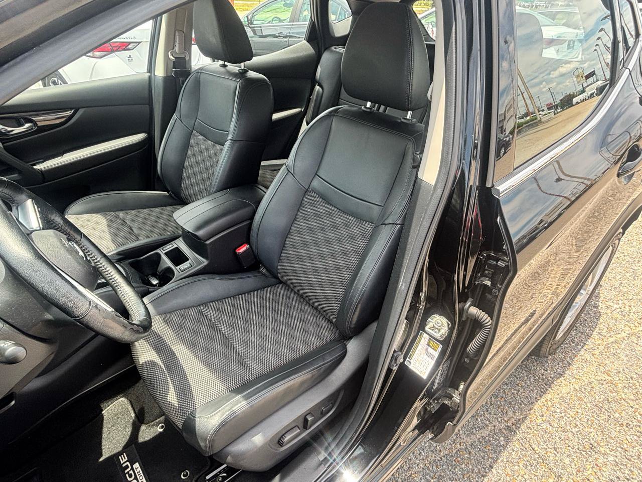 Used 2022 Nissan Rogue Sport SV w/ Technology Package AWD/4WD image 44