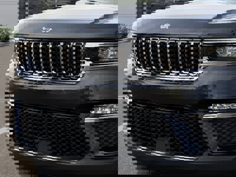 New 2025 Jeep Grand Cherokee Limited image 11