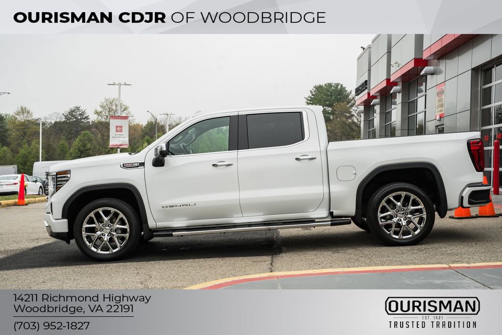 Used 2023 GMC Sierra 1500 Denali w/ Technology Package AWD/4WD image 5