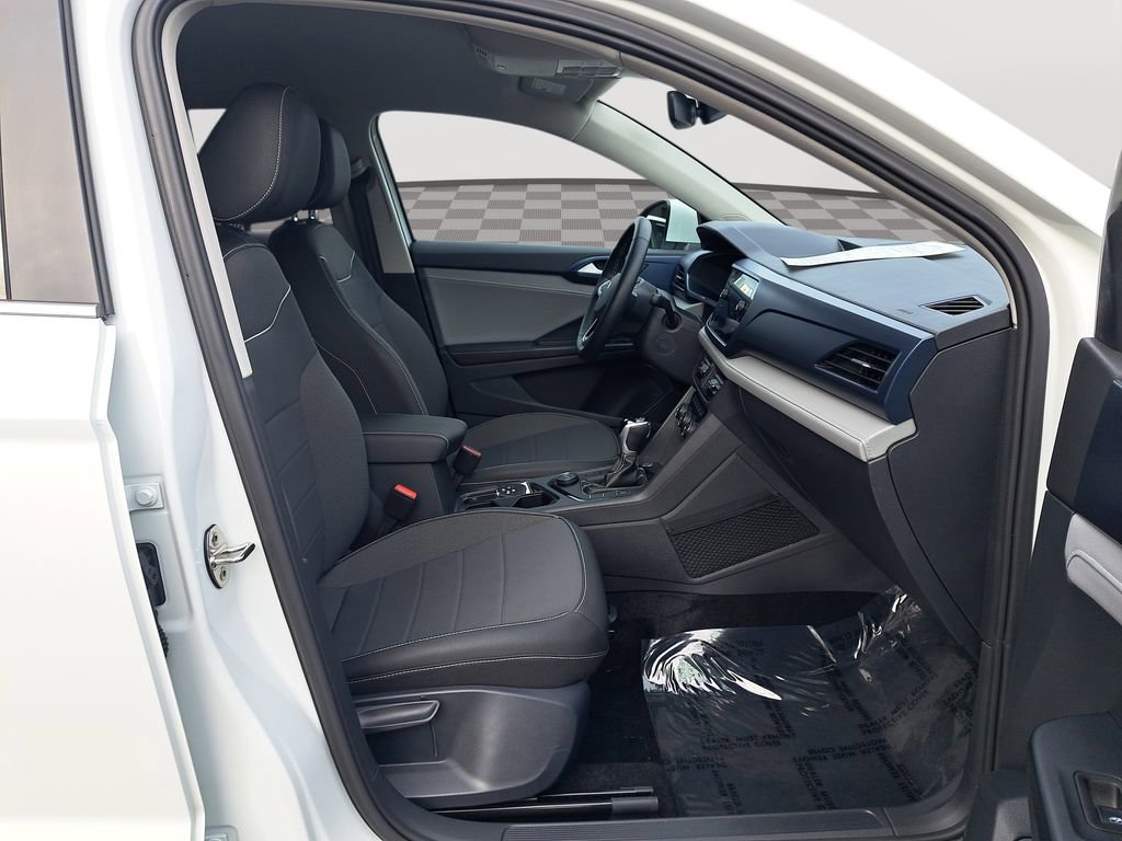 Used 2024 Volkswagen Taos SE image 18