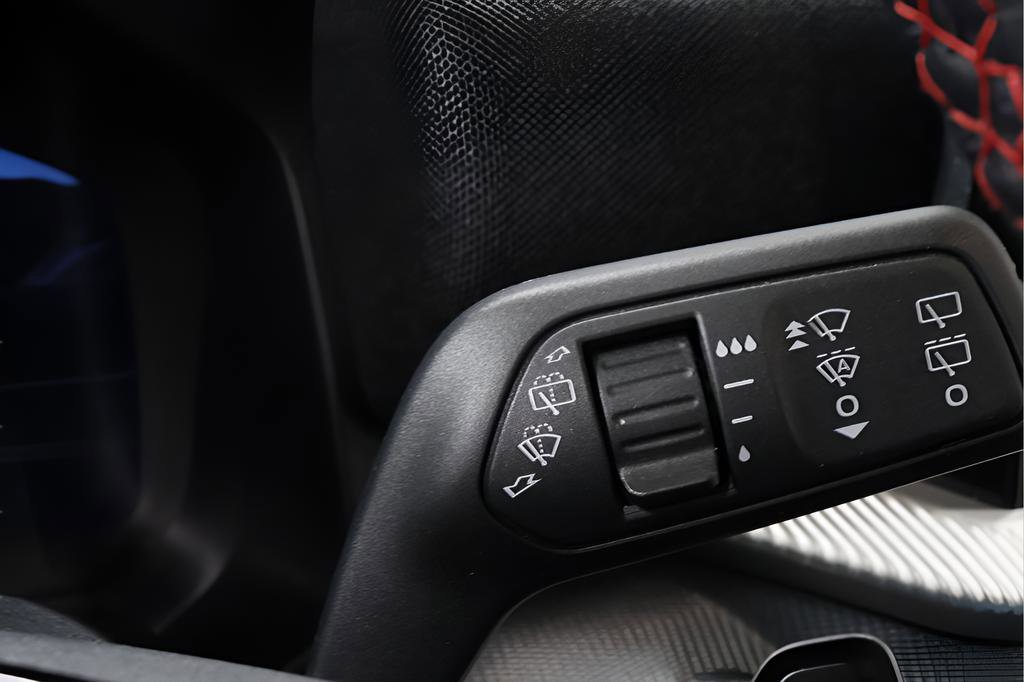 Used 2025 Ford Explorer ST image 19