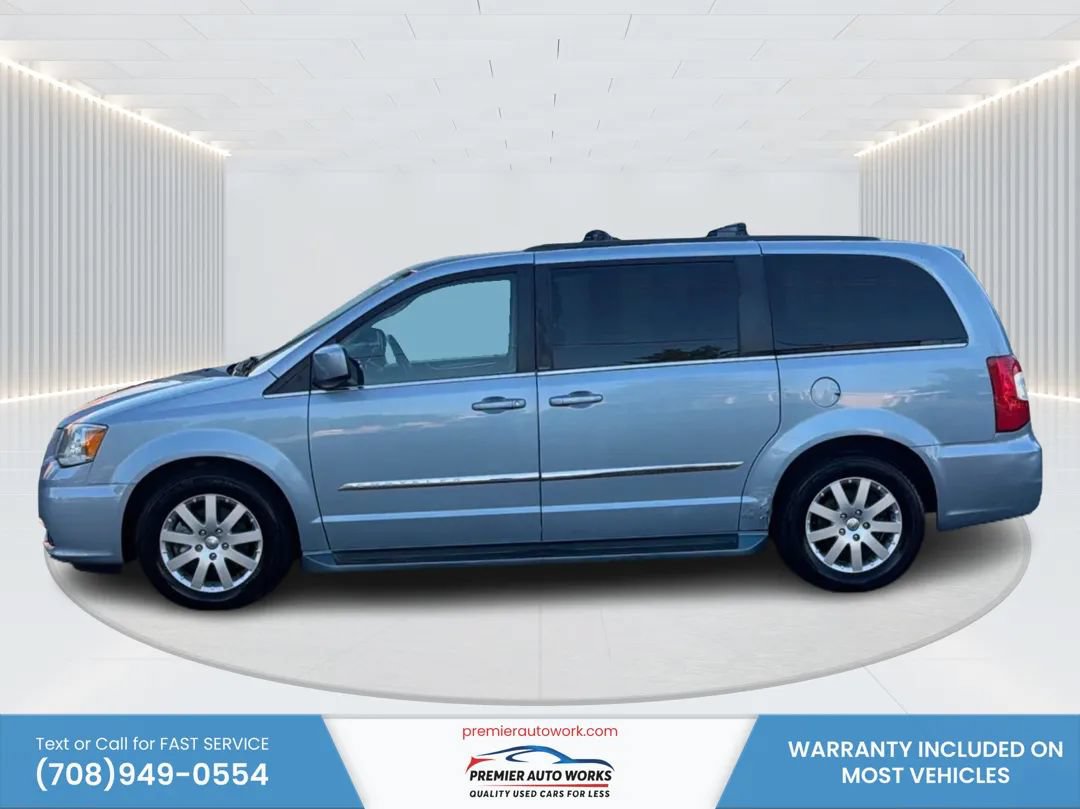 Used 2013 Chrysler Town & Country Touring FWD image 9