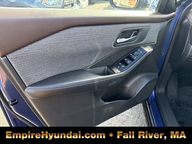 Used 2022 Nissan Rogue SV image 15