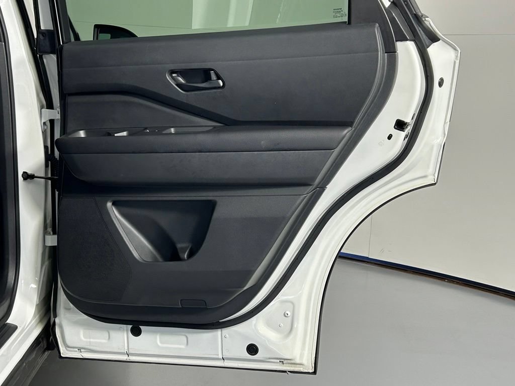 Used 2023 Nissan Pathfinder SV AWD/4WD image 11