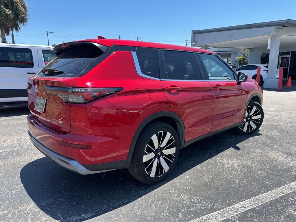 Used 2025 Mitsubishi Outlander SE AWD/4WD image 4