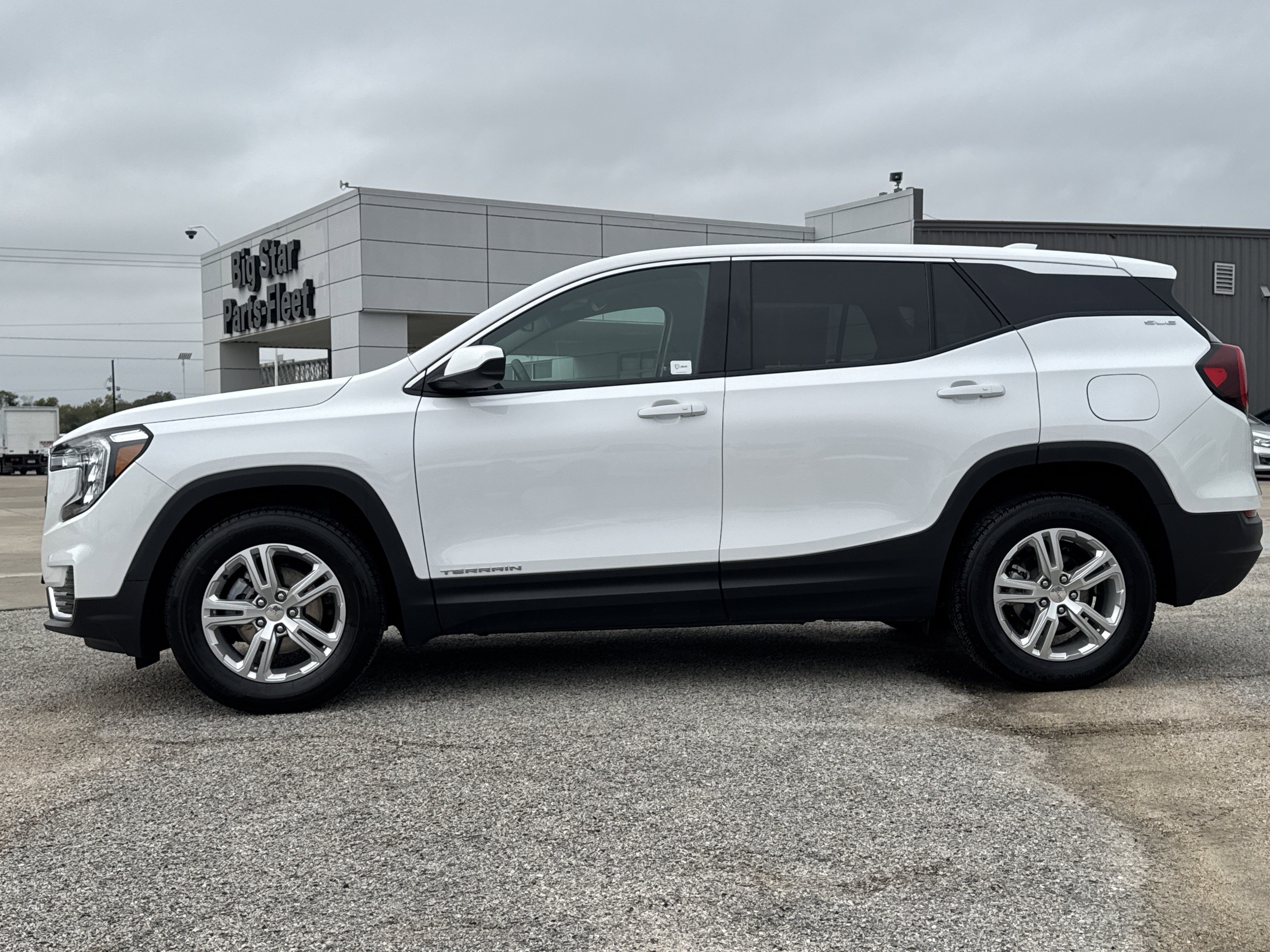 Used 2024 GMC Terrain SLE image 14