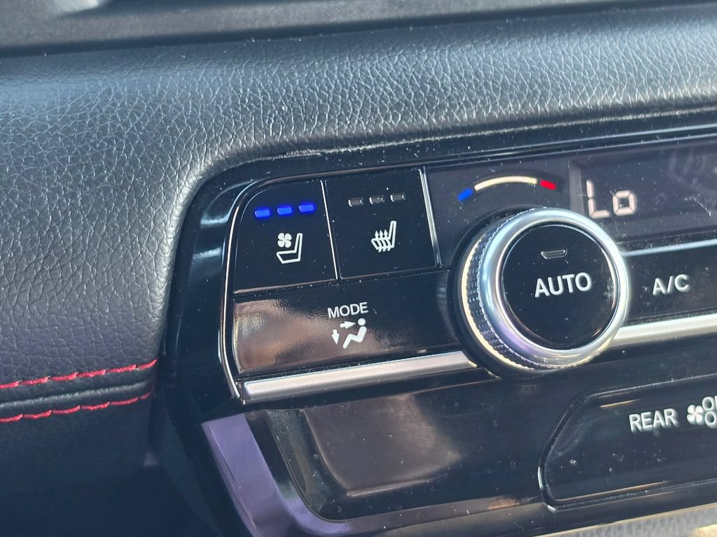 Used 2025 Honda Pilot Black Edition image 30