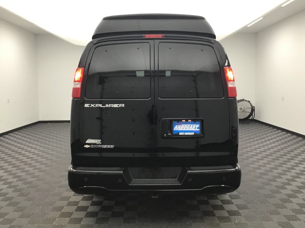 Used 2020 Chevrolet Express 2500 w/ Enhanced Convenience Package RWD image 4
