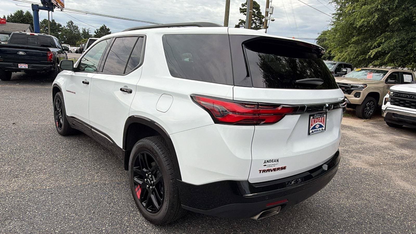 Used 2023 Chevrolet Traverse Premier w/ Redline Edition AWD/4WD image 11